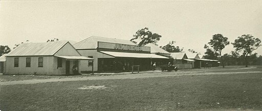 Junction_Hotel_at_Dimbulah,_circa_1930