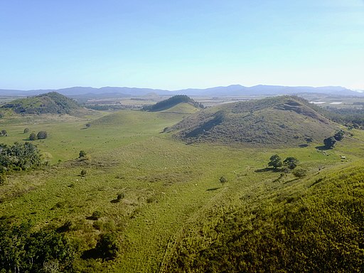 512px-Seven_Sisters,_Atherton_Tableland