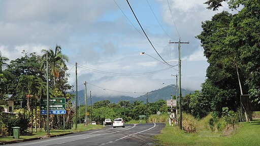 512px-Bruce_Highway_passing_through_Mirriwinni,_2018