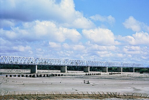512px-Burdekin_Bridge_QUT-7358-2