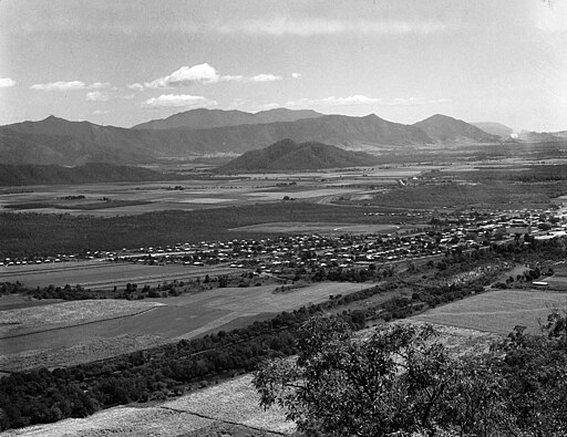 512px-Gordonvale_and_Mulgrave_River,_circa_1940s