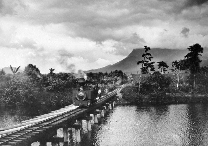 Russell_River_and_Bellenden_Ker,_Babinda,_North_Queensland,_c.1927,_Queensland_State_Archives,_Digital_Image_ID_858